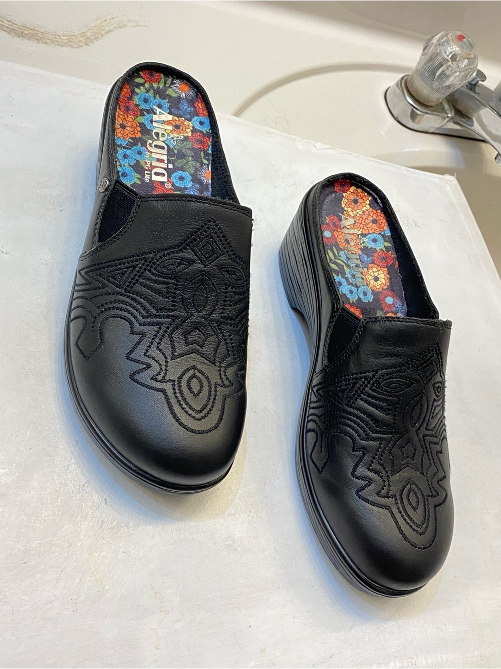 Alegria Women Sereniti leather Clog Size 7.5 excellent condition looks NEW